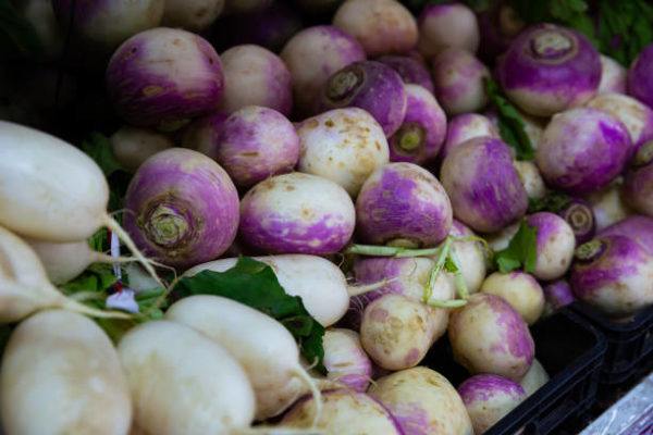 Que frutas y verduras comer en febrero calendario de temporada Nabo 