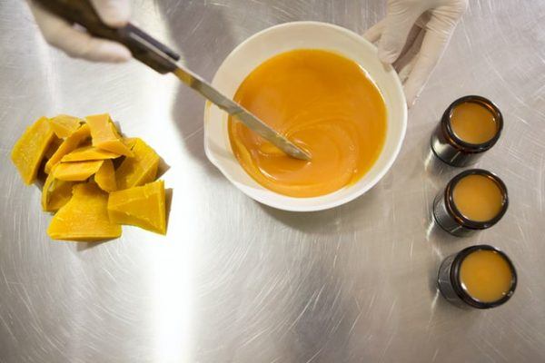 5 recetas fáciles con aceite de oliva para la piel: mascarillas, exfoliantes, limpiadores y más cera