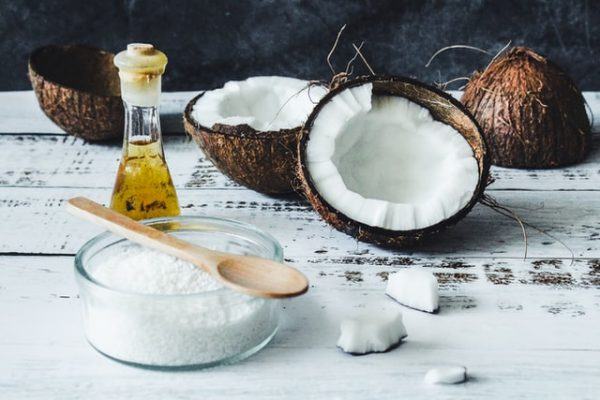 5 recetas fáciles con aceite de oliva para la piel: mascarillas, exfoliantes, limpiadores y más coco