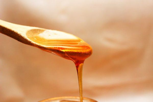 5 recetas fáciles con aceite de oliva para la piel: mascarillas, exfoliantes, limpiadores y más miel