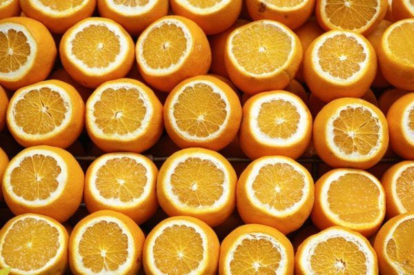 5 recetas fáciles con aceite de oliva para la piel: mascarillas, exfoliantes, limpiadores y más naranjas